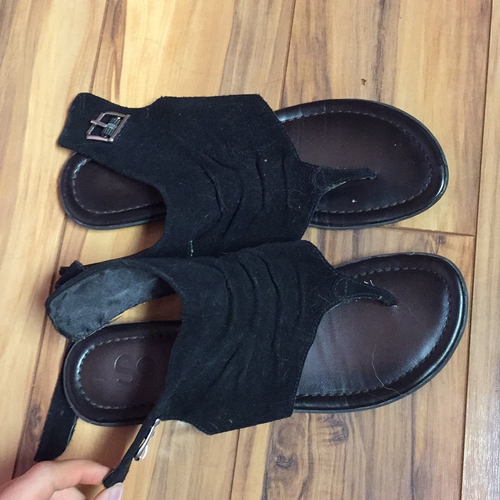 Black ruffle sandals